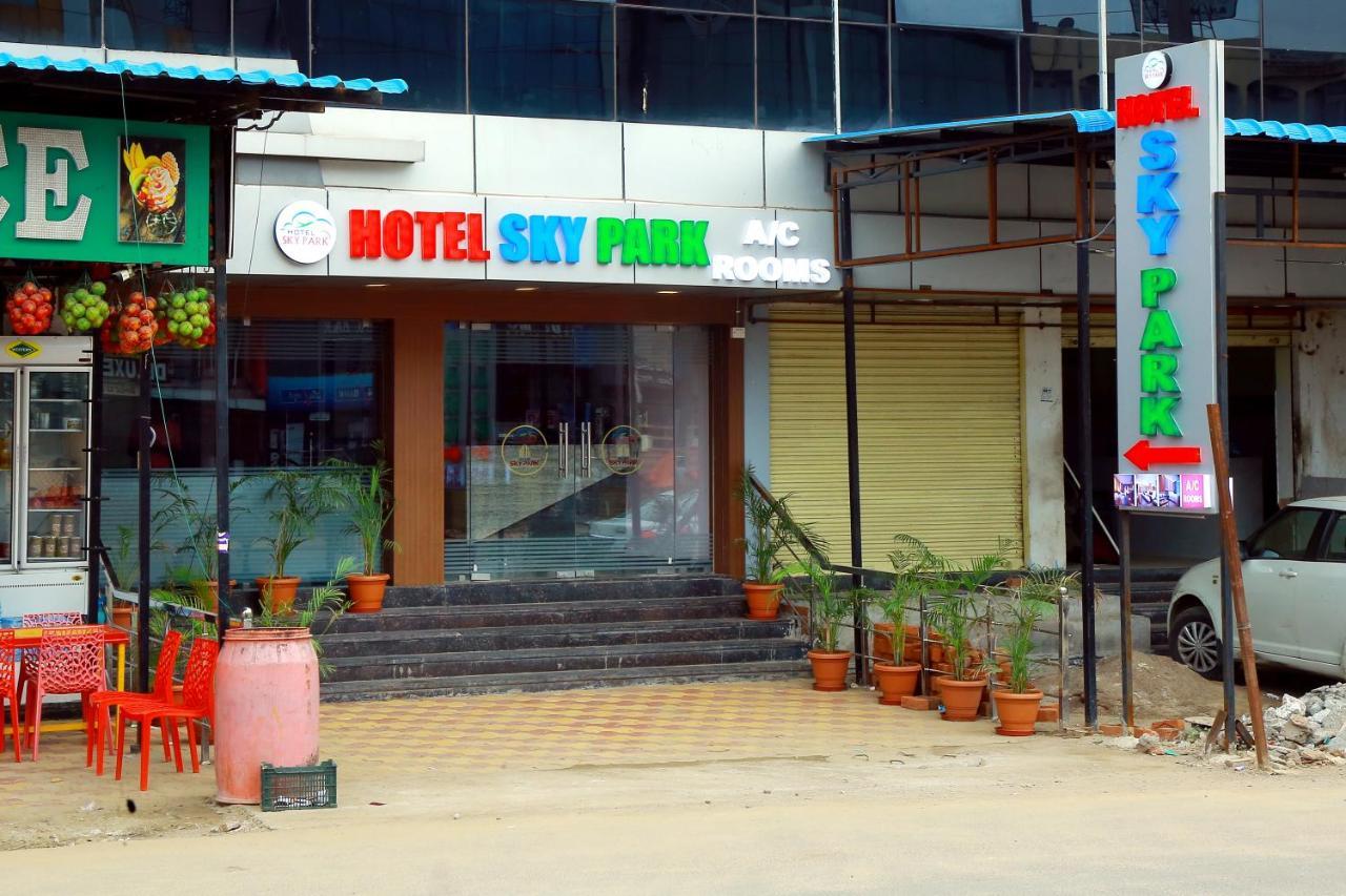 Hotel Sky Park Shamshabad Ngoại thất bức ảnh