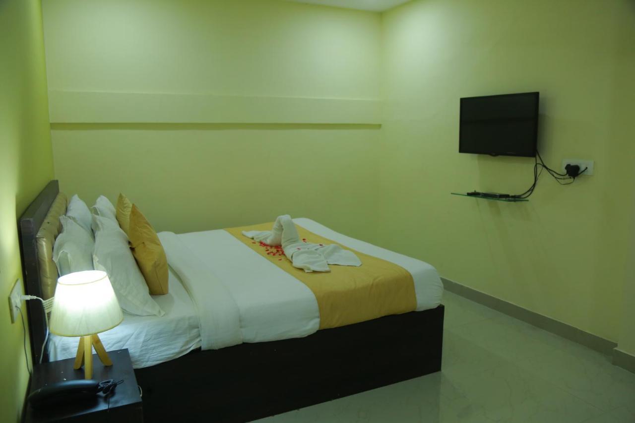 Hotel Sky Park Shamshabad Ngoại thất bức ảnh