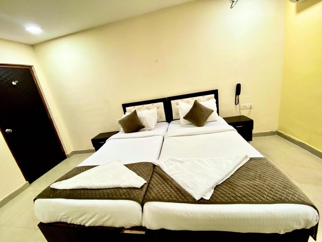 Hotel Sky Park Shamshabad Ngoại thất bức ảnh