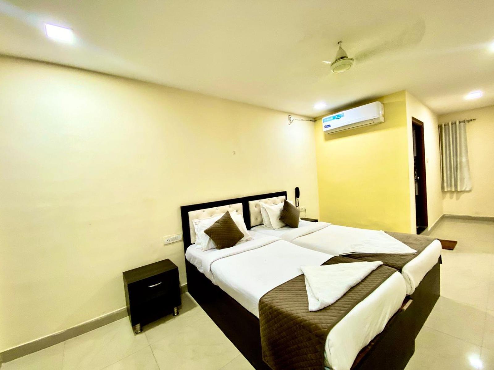 Hotel Sky Park Shamshabad Ngoại thất bức ảnh