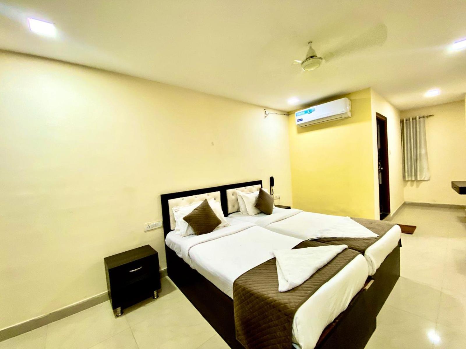 Hotel Sky Park Shamshabad Ngoại thất bức ảnh